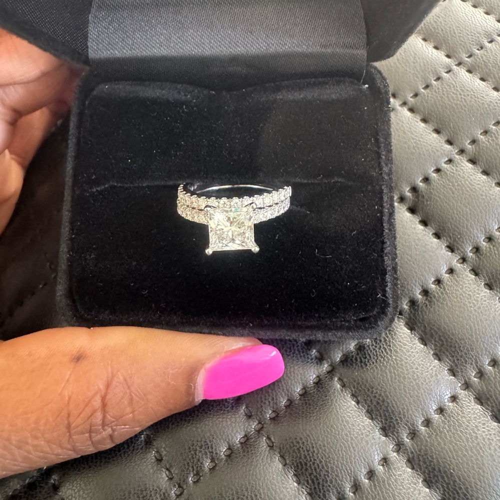 Dazzling White Gold Engagement Ring